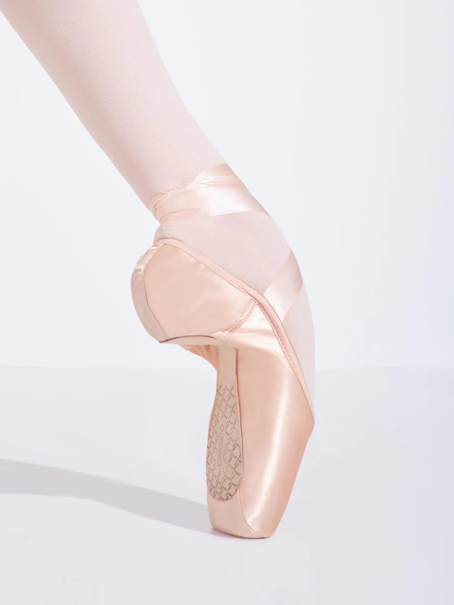 Capezio Cambre Tapered Toe Pointe Shoe with #3 Shank in Petal Pink